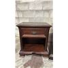 Image 3 : SOLID MAHOGANY GIBBARD 3-DRAWER DRESSER 40" X 20" X 31" & 1-DRAWER NIGHTSTAND 22" X 15" X 25"