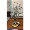 Image 2 : PAIR OF VINTAGE TABLE LAMPS & POTPOURRI VASE
