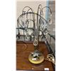 Image 4 : PAIR OF VINTAGE TABLE LAMPS & POTPOURRI VASE