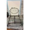 Image 1 : VINTAGE METAL QUEEN SIZE BED FRAME