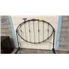 Image 3 : VINTAGE METAL QUEEN SIZE BED FRAME