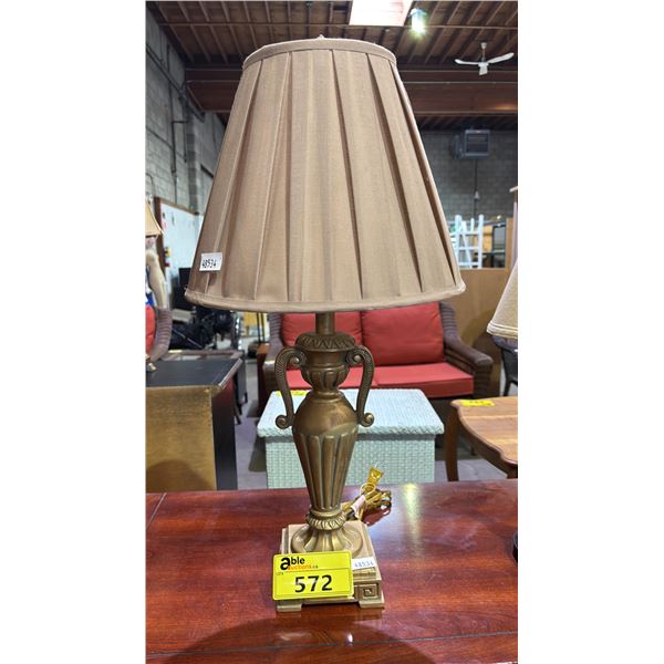 TABLE LAMP WITH SHADE