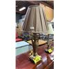 Image 2 : TABLE LAMP WITH SHADE