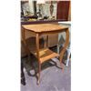Image 2 : ANTIQUE SOLID OAK PARLOUR TABLE 22" X 22" X 30"