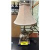 Image 1 : TABLE LAMP WITH SHADE