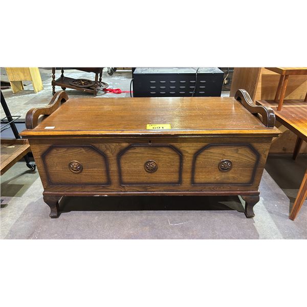 VINTAGE LOCKING STORAGE CHEST 42" X 20" X 20" (NO KEY)