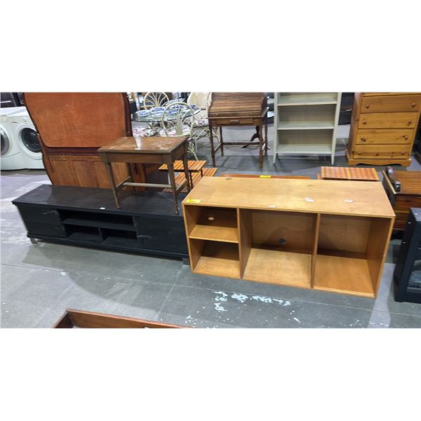 ASSORTED FURNITURE INCLUDING; GLASS-DOOR ENTERTAINMENT STAND, PIANO BENCH & CABINET