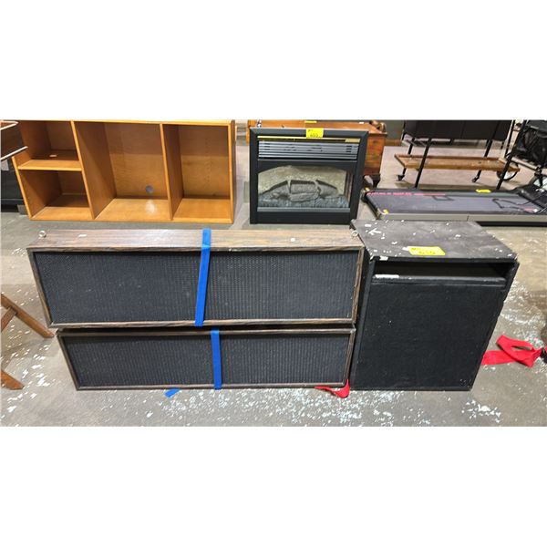 AMPLIFIER & 2 HANGING SPEAKERS