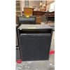 Image 3 : AMPLIFIER & 2 HANGING SPEAKERS