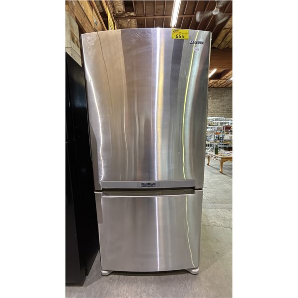 SAMSUNG STAINLESS STEEL SWING OUT FRIDGE WITH SWING OUT FREEZER 32"W