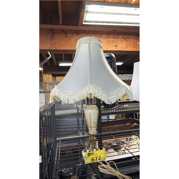 TABLE LAMP WITH SHADE