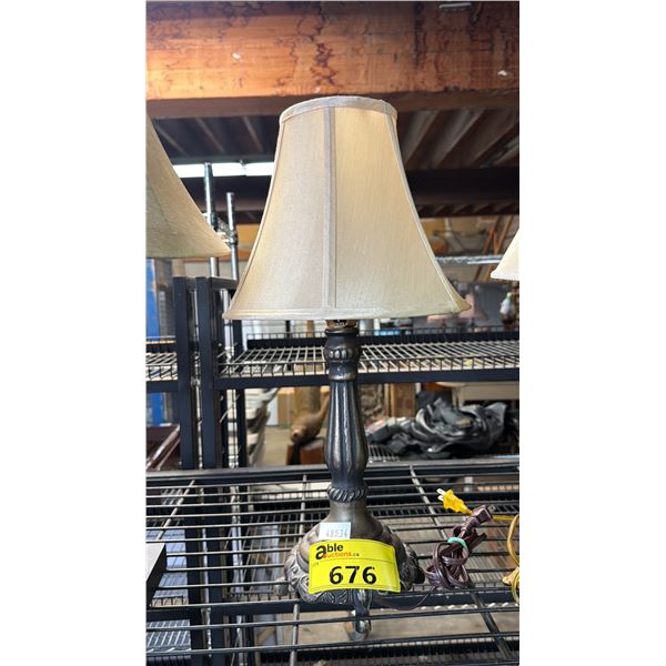 TABLE LAMP WITH SHADE