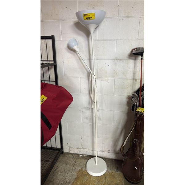 FLOOR LAMP WITH GOOSENECK READER