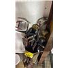 Image 2 : VINTAGE MACQUEEN GOLF BAG WITH ASSORTED RH GOLF CLUBS