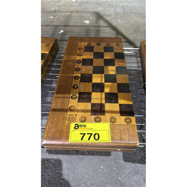 CHECKER BOARD WITH PIECES