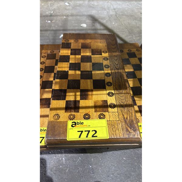 CHECKER BOARD WITH PIECES