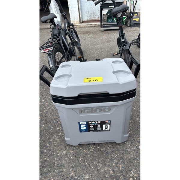 IGLOO MAXGOLD LATITUDE 58L ROLLING COOLER *TELESCOPIC HANDLE BROKEN/WORKING CONDITION UNKNOWN/MAY