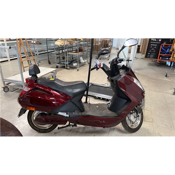 MAROON ELECTRIC SCOOTER WITH KEY, FOB & CHARGER *SCRATCHES ON BOTTOM RIGHT SIDE*