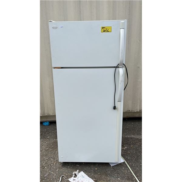 FRIGIDAIRE 30" WIDE SWING DOOR FRIDGE WITH TOP FREEZER **SMELLS VERY BAD**