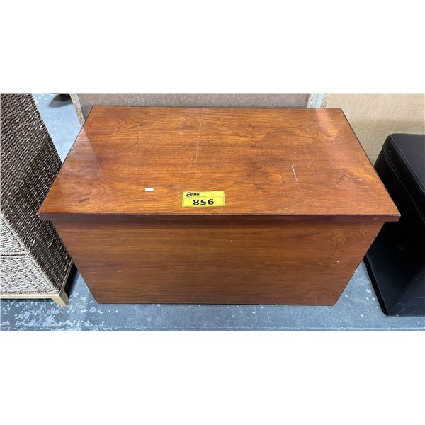 WOOD STORAGE CHEST FILLED WITH ASSORTED BLANKETS