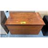 Image 1 : WOOD STORAGE CHEST FILLED WITH ASSORTED BLANKETS