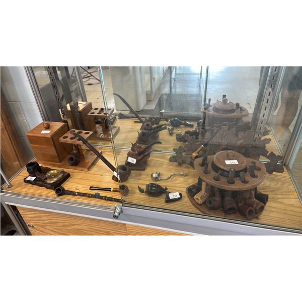 SHELF OF ASSORTED VINTAGE PIPES & PIPE STANDS
