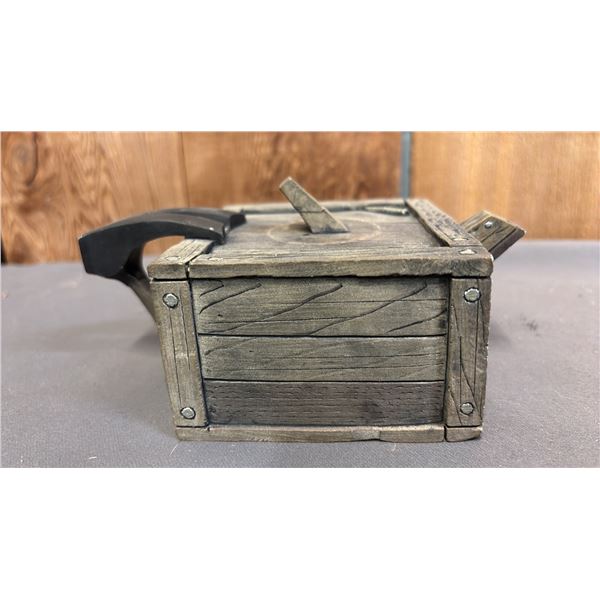 SMALL CLAY WOOD CRATE TEAPOT