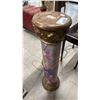Image 3 : 44.5" TALL PAPIER MACHE CHERUB MOTIF PEDESTAL