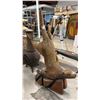 Image 2 : APPROX. 57" TALL WOOD OTTER CARVING