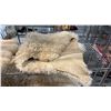 Image 3 : (2) SMALL SHEEPSKIN RUGS