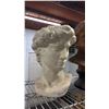 Image 2 : (2) VINTAGE DECORATIVE BUSTS