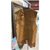 Image 2 : VINTAGE TAN SUEDE FRINGED VEST WITH FIRST NATIONS LEATHER HEADBAND *SIZE UNKNOWN*