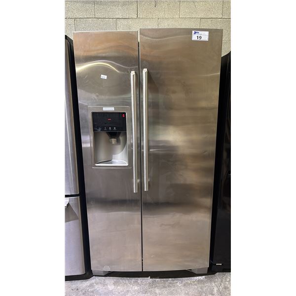 ELECTROLUX STAINLESS STEEL SIDE-BY-SIDE FRIDGE WITH WATER/ICE DISPENSER 36"W