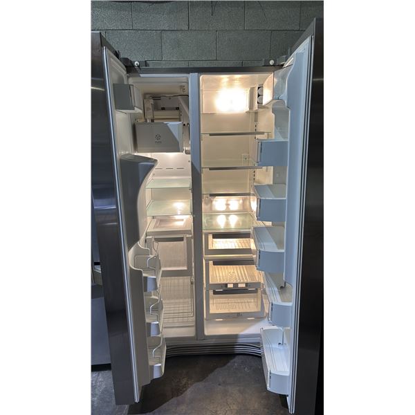 ELECTROLUX STAINLESS STEEL SIDE-BY-SIDE FRIDGE WITH WATER/ICE