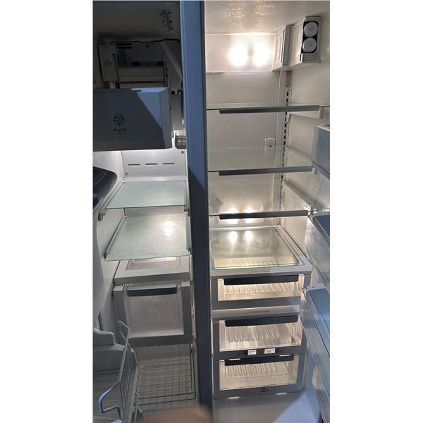 user_33e84bb6ページ ELECTROLUX STAINLESS STEEL SIDE-BY-SIDE FRIDGE WITH WATER/ICE
