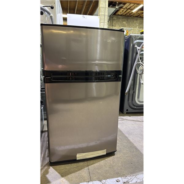 INSIGNIA STAINLESS STEEL SWING OUT BAR FRIDGE WITH FREEZER 18.5"W