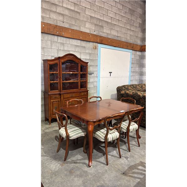 8 PC VINTAGE FRENCH PROVINCIAL STYLE DINING SUITE: TABLE, 6 BALLOON BACK CHAIRS & BUFFET WITH HUTCH