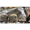 Image 3 : SHELF OF 50" X 60" GIFTCRAFT GREY PLUSH THROW BLANKETS