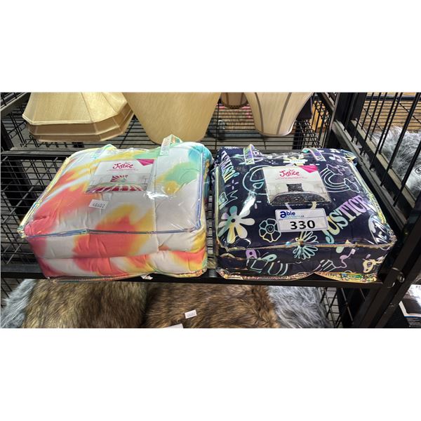(2) REVERSIBLE TWIN COMFORTER SETS