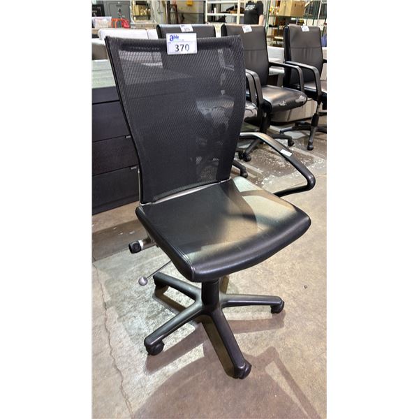 ROLLING MESH BACK OFFICE CHAIR *MISSING ONE ARM*
