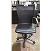 Image 2 : ROLLING MESH BACK OFFICE CHAIR *MISSING ONE ARM*