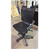 Image 3 : ROLLING MESH BACK OFFICE CHAIR *MISSING ONE ARM*