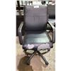 Image 2 : ROLLING UPHOLSTERED FAUX LEATHER OFFICE CHAIR *SEAT IS PEELING*