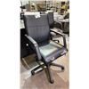 Image 1 : ROLLING UPHOLSTERED FAUX LEATHER OFFICE CHAIR *SEAT IS PEELING*