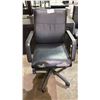 Image 2 : ROLLING UPHOLSTERED FAUX LEATHER OFFICE CHAIR *SEAT IS PEELING*