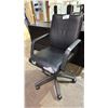 Image 3 : ROLLING UPHOLSTERED FAUX LEATHER OFFICE CHAIR *SEAT IS PEELING*