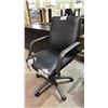 Image 3 : ROLLING UPHOLSTERED FAUX LEATHER OFFICE CHAIR *SEAT IS PEELING*