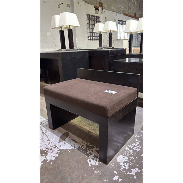 CONTEMPORARY WOOD BENCH WITH PADDED SEAT