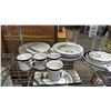 Image 2 : SHELF OF ASSORTED DINNERWARE