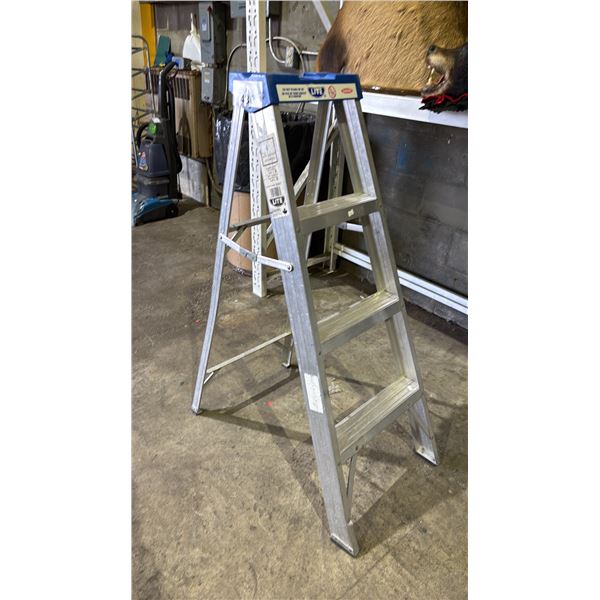 LITE 4' ALUMINUM STEP LADDER
